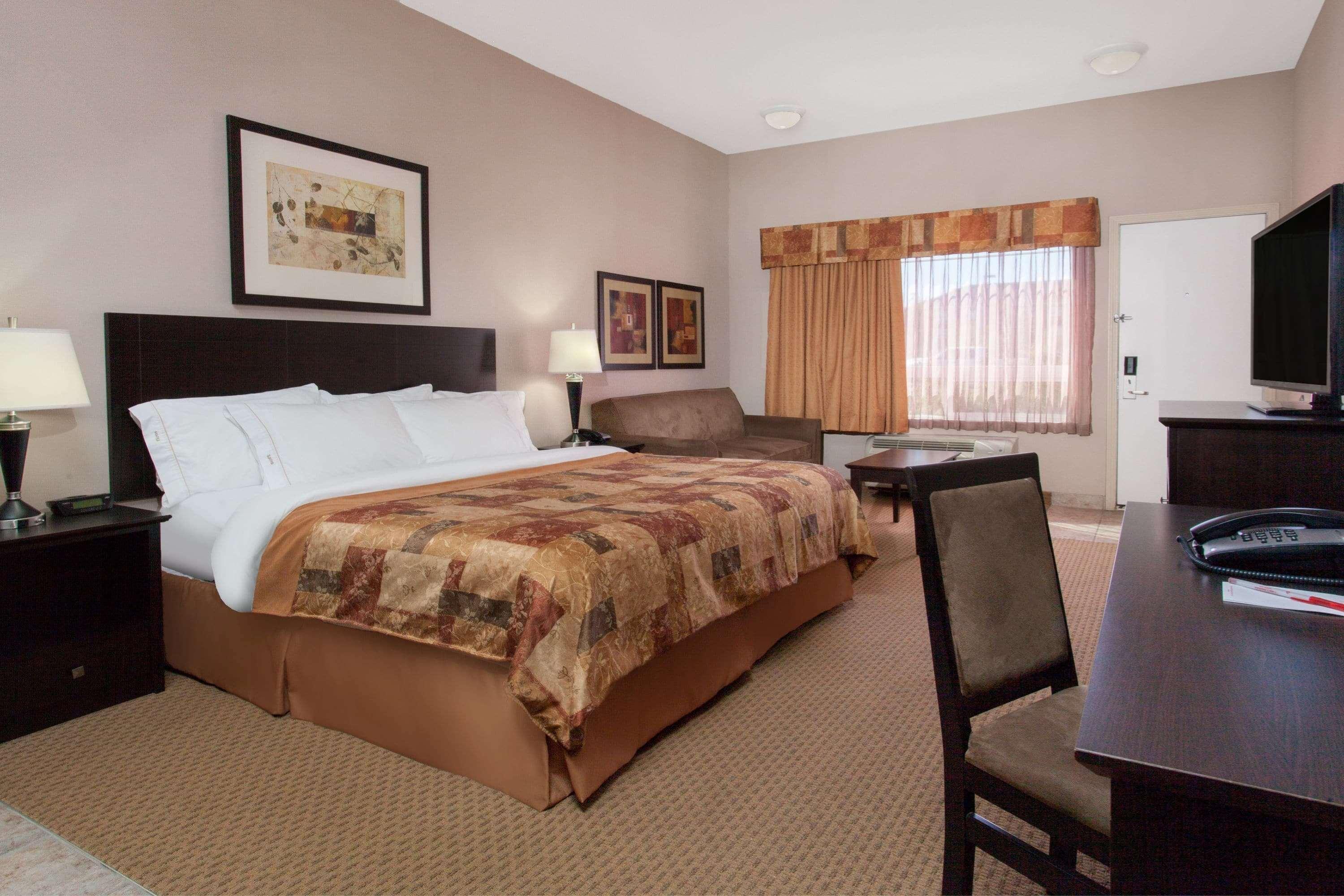 Ramada By Wyndham Brooks Hotel Екстериор снимка