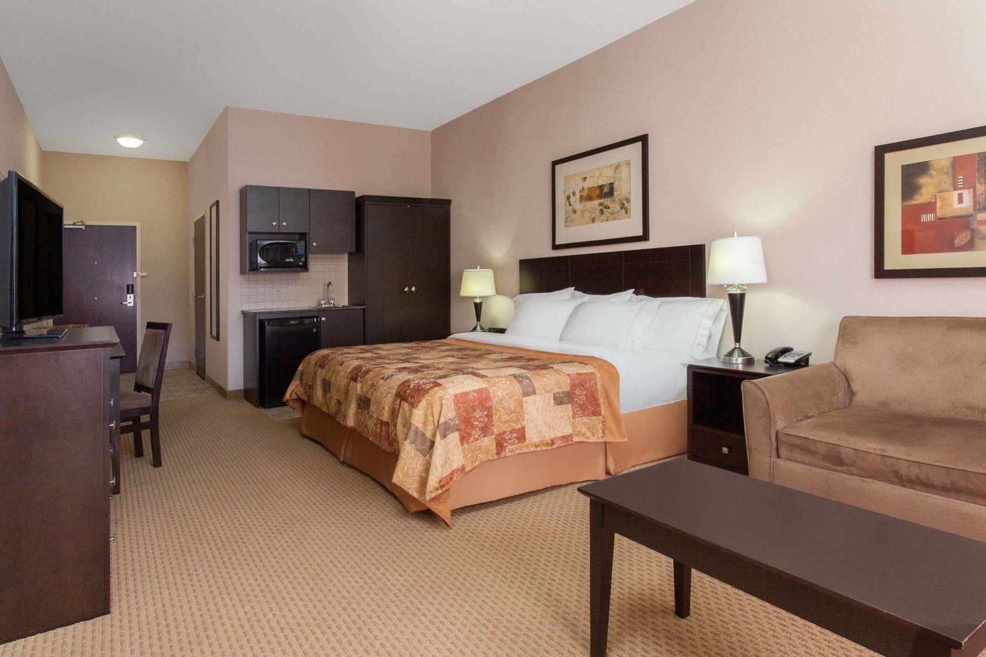 Ramada By Wyndham Brooks Hotel Екстериор снимка