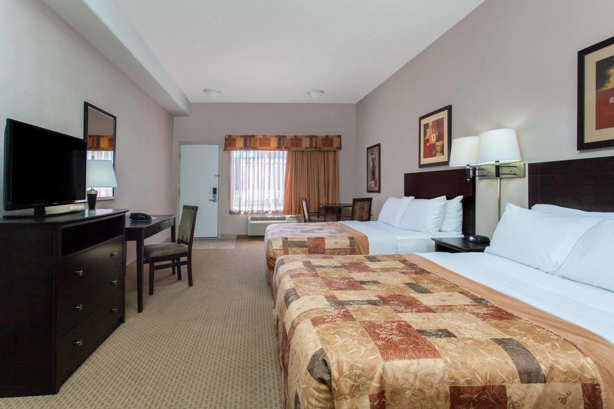 Ramada By Wyndham Brooks Hotel Екстериор снимка